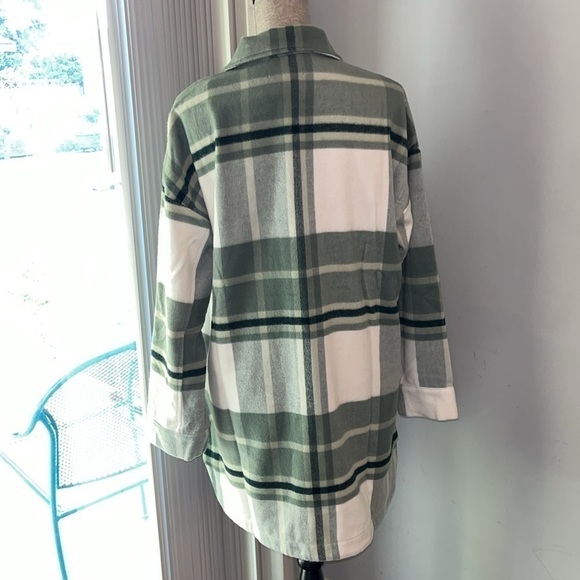 Banana Republic Womens
Shirt Jacket Green Plaid
Shacket Oversized.  Size Large - Picture 7 of 11